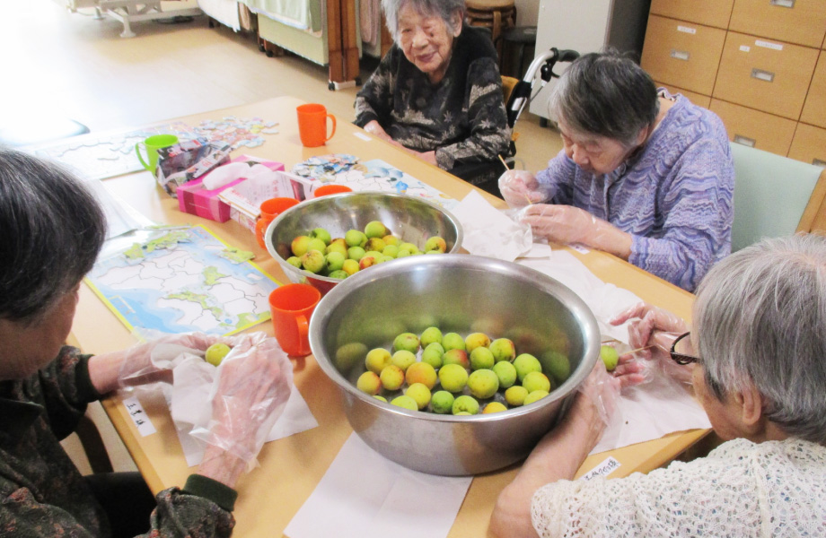 毎年恒例　梅ジュース作り